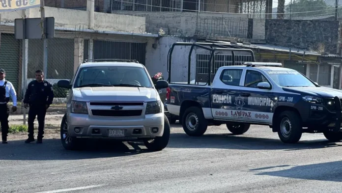 motociclista-muere-rebasar-trailer-mexico