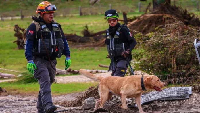 espera-sumen-elementos-proteccion-civil